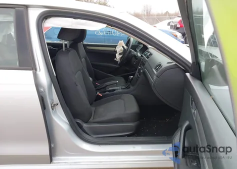 2013 Volkswagen Passat S из США, поврежденный, VIN 1VWAH7A3XDC115902